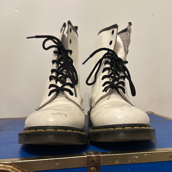 Dr Martens White Lace-Up Boots with Black Soles size 11 - Picture 3 of 5